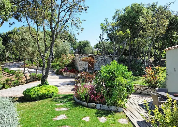 Sophia Aparthotel 3*